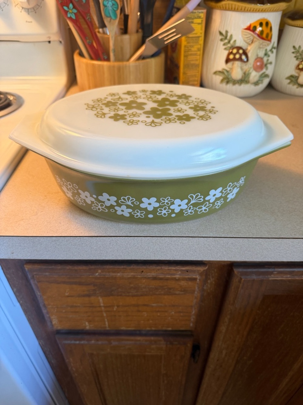 Pyrex vintage Crazy Daisy large  Floral Covered Casserole Dish
